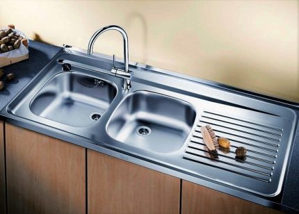 Two-compartment kitchen sink model Surface mounted sink with two bowls and dryer