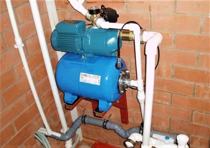 Station de pompage d'accumulateur