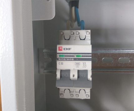 Disjoncteur d'entrée bipolaire