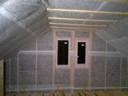 Installation d'une membrane pare-vapeur