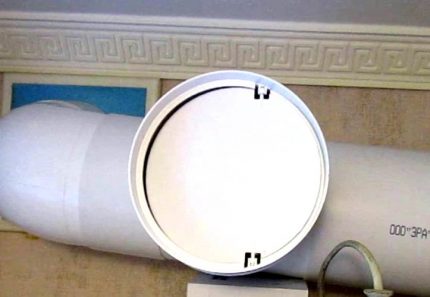 Conception avec valve pour maintenir un flux d'air naturel dans la cuisine Conduit avec valve