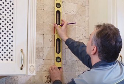 Marquage pour le montage de la hotte Niveau de marquage