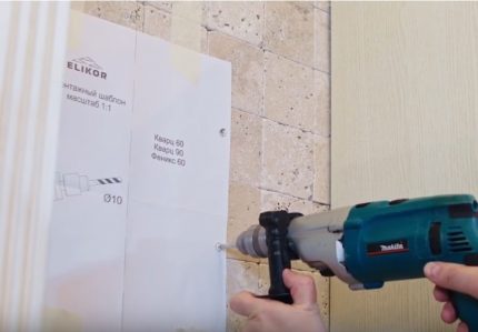 Utilisation du modèle pour l'auto-installation Gabarit de montage de capot