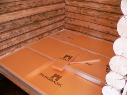 Mousse de polystyrène extrudé entre le lag