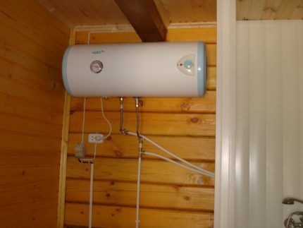 Chaudière à accumulation pour une résidence d'été Petit radiateur électrique pour chalet d'été