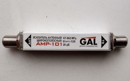 Amplificador de antena de banda larga