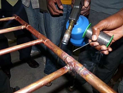 Bakır boruları tek bir ağa lehimleme