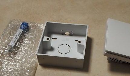 Interrupteur filaire intelligent et prise pour cela