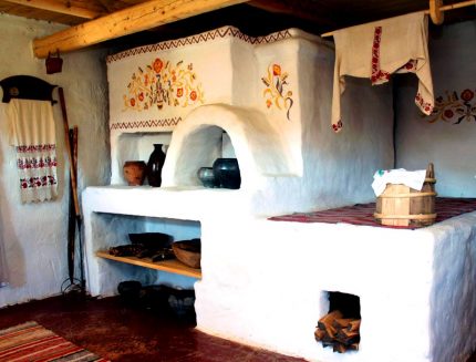 Poêle russe dans la cabane Poêle russe dans la cabane