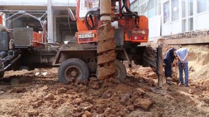 Forage à la tarière d'argile