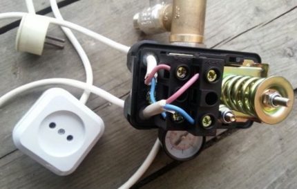 Pressostat pour l'automatisation de la station de pompage Pressostats et vis de réglage