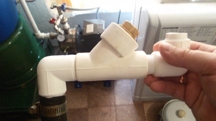 Détails du raccordement de la station de pompage au puits d'eau Té pour ligne de recirculation de station de pompage