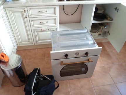 Installation du four dans une niche