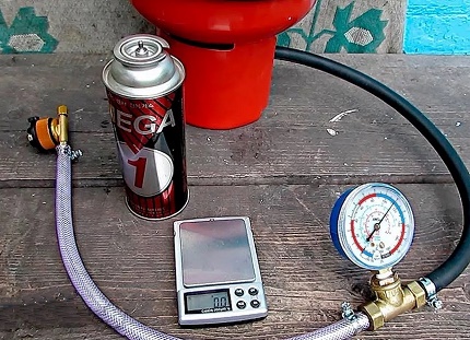 Weighing the can after refueling