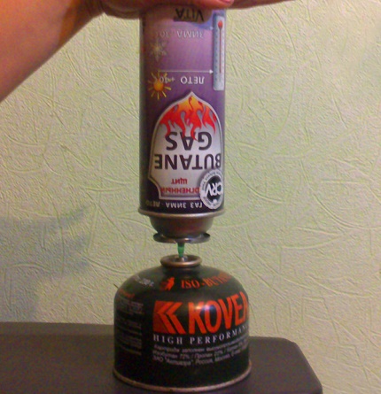 Threading a threaded spray can from a collet