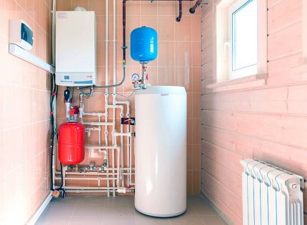 Chaudière à chauffage indirect installée Chaudière à chauffage indirect installée