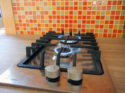 Avental de azulejo avental atrás do fogão