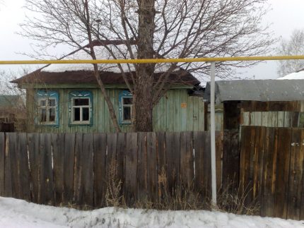 Gasleitung in der Nähe des Hauses Gas vor dem Haus