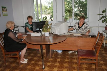 At a reception with gas workers At a reception with gas workers