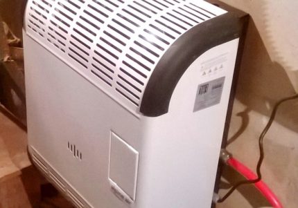 Gaz hortumu konvektöre bağlanır. Gaz hortumu konvektöre bağlanır.