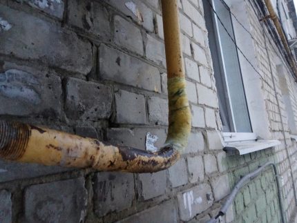 Déformation du tuyau de gaz Déformation du tuyau de gaz