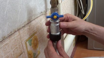 Temporary plastic plug