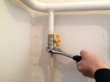 Austausch des Gashahns