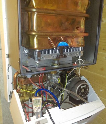 Le boîtier de l'enceinte est retiré Le boîtier de l'enceinte est retiré