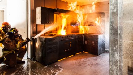 Explosão de fogão a gás na cozinha Explosão de gás