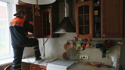 Einbau eines Ventils für einen Gasleckdetektor