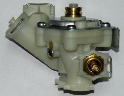 Supports comme fixation d'un nœud d'eau