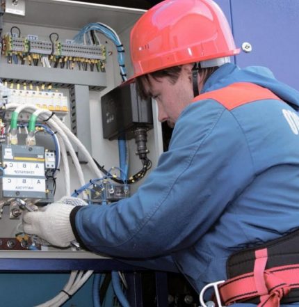 Connection to the shield An electrician