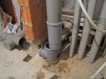 Installation de té d'égout