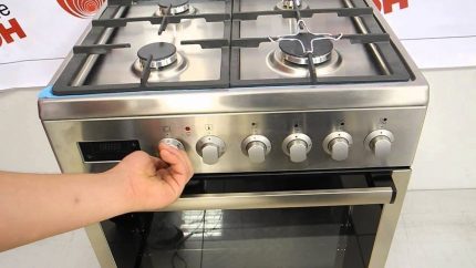 Cuisinière à gaz à quatre brûleurs