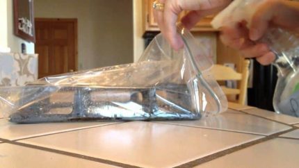 Nettoyage de la grille avec de l'ammoniaque Nettoyage de la grille avec de l'ammoniaque