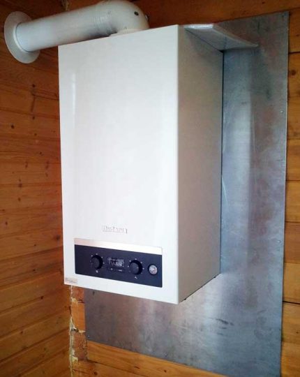 Le mur derrière la chaudière à gaz Isolation de surface