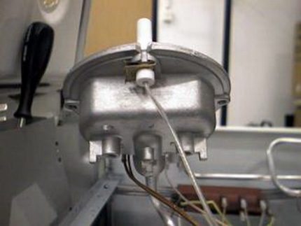 Montagem de uma vela de ignição