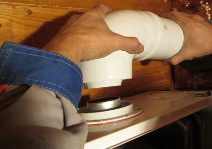 Démontage de la cheminée pour le nettoyage