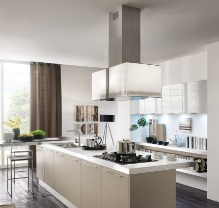 Hotte sur l'îlot de cuisine Hotte sur l'îlot de cuisine