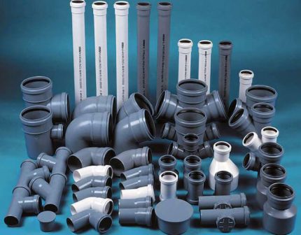 Raccords pour l'assemblage de tuyaux en plastique