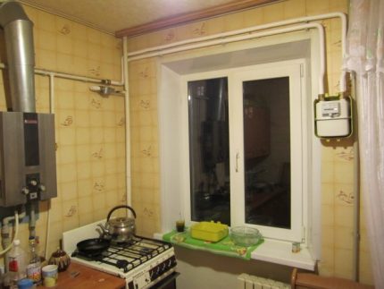 Gaszähler am Fenster Gaszähler am Fenster