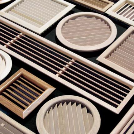 Treliças sob uma árvore