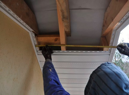 Saliências do telhado inclinado