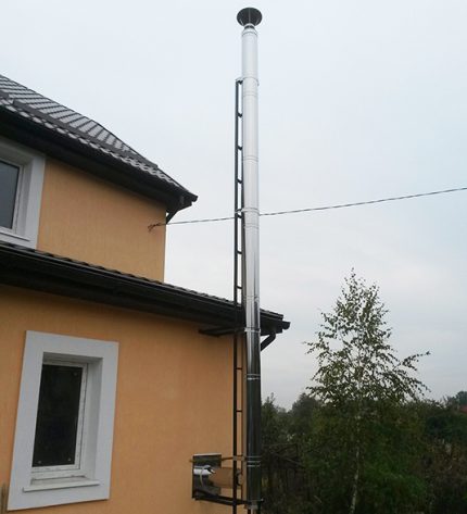 Metal bir ayak ile borunun kısmi takviyesi