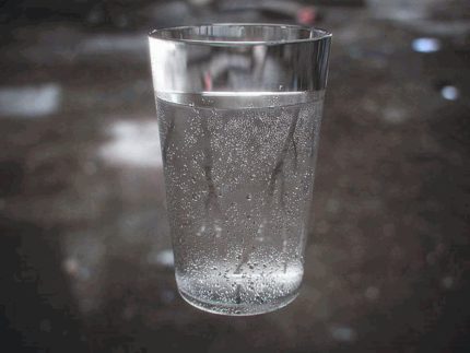 Mesure d'humidité avec un verre d'eau Mesure d'humidité avec un verre d'eau