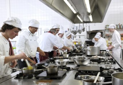 Cozinheiros no trabalho Cozinheiros no trabalho