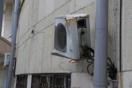 Auf den äußeren Block schwerer Gegenstände fallen