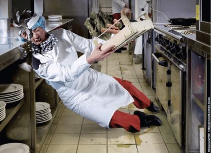 Cook escorregou na cozinha Cook escorregou na cozinha