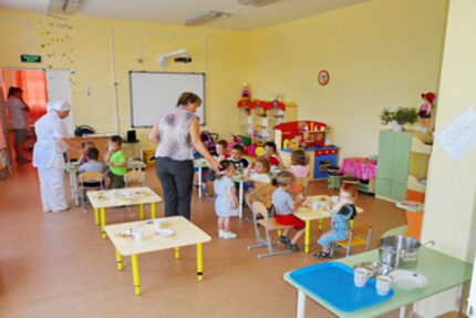 Enfants à la maternelle Enfants à la maternelle