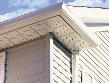 Saçak çıkıntılarındaki spot ışıkları